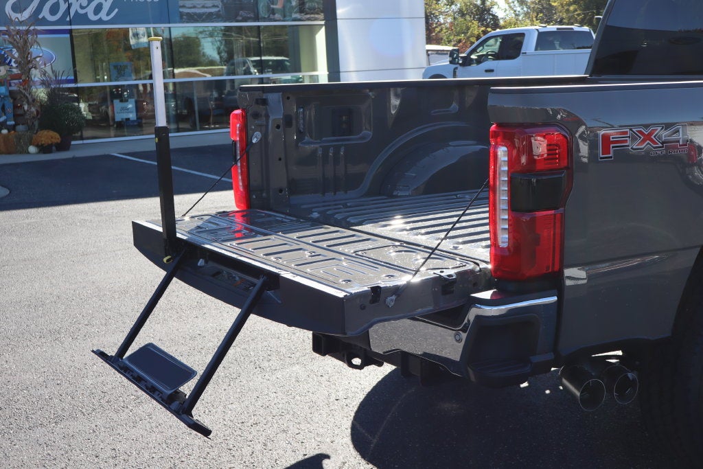 2027 Ford F-350SD Lariat