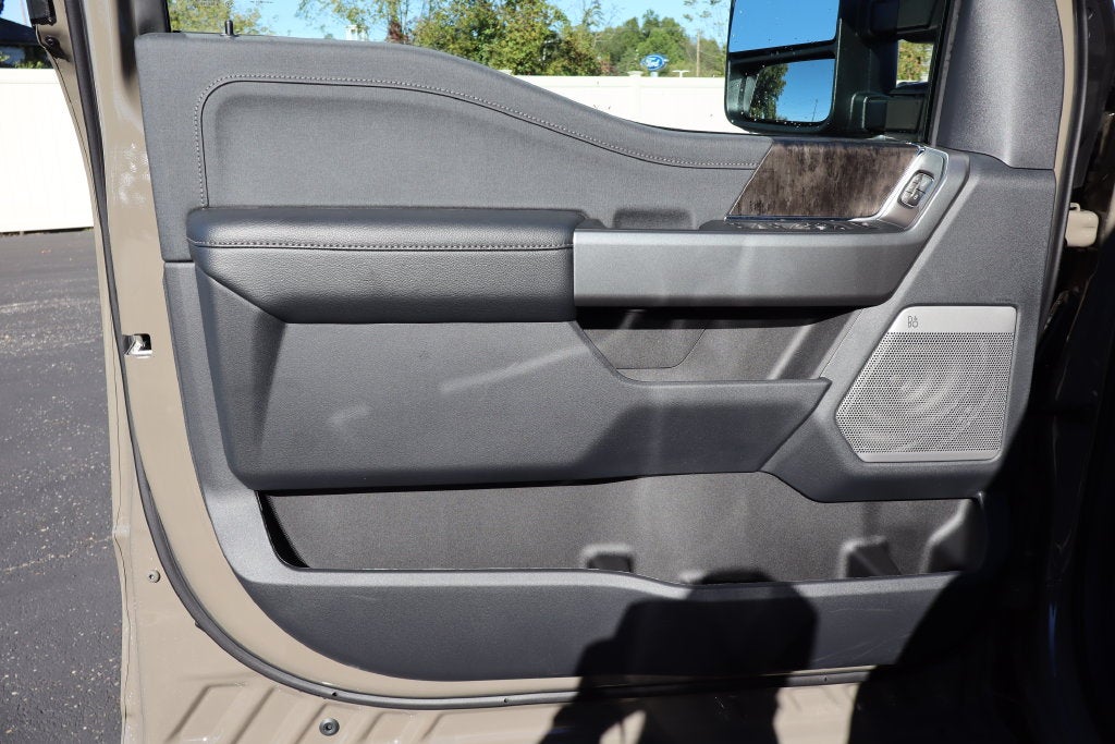 2027 Ford F-350SD Lariat