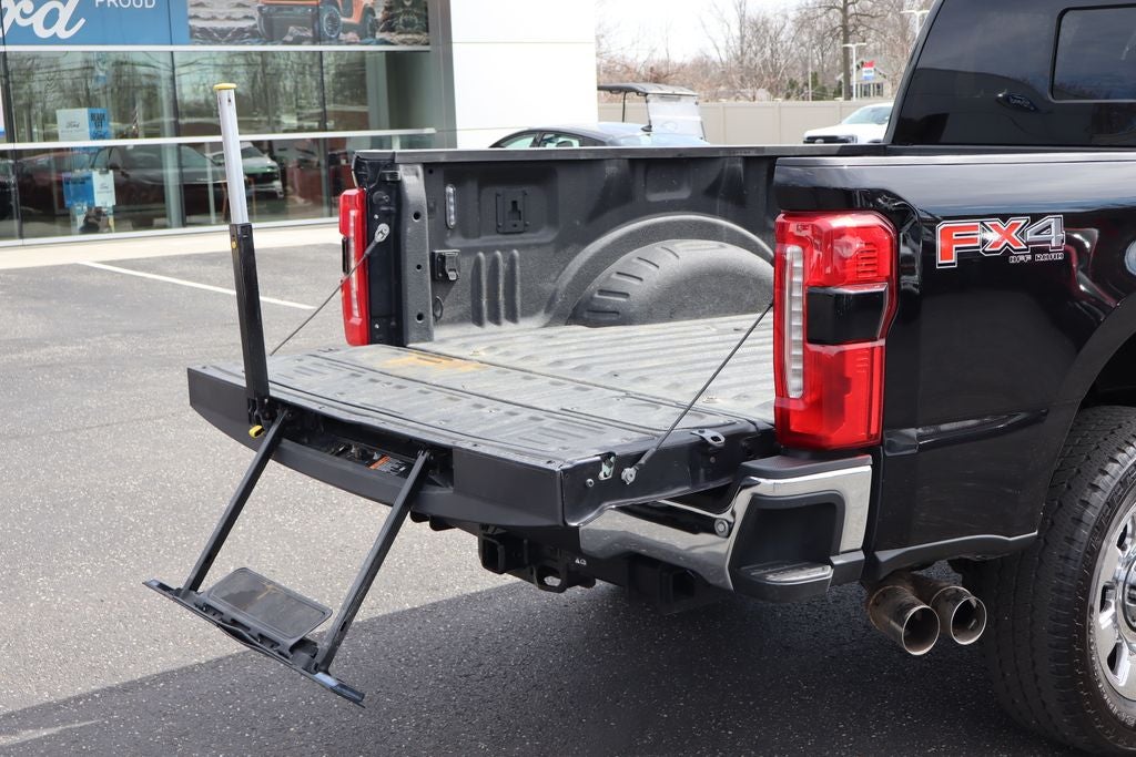 2023 Ford F-350SD Lariat