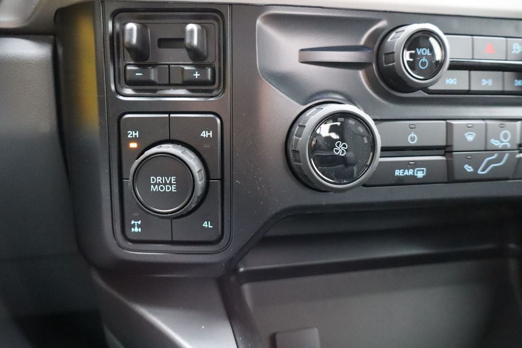 2026 Ford F-350SD XLT w/8' Knapheide Service Body