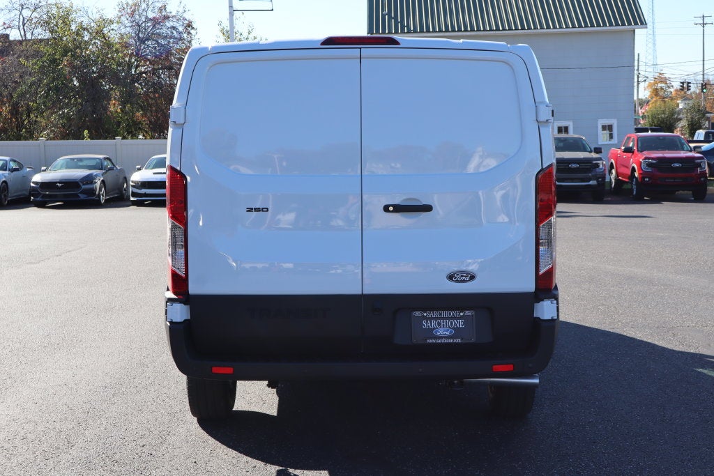 2027 Ford Transit-250 LR