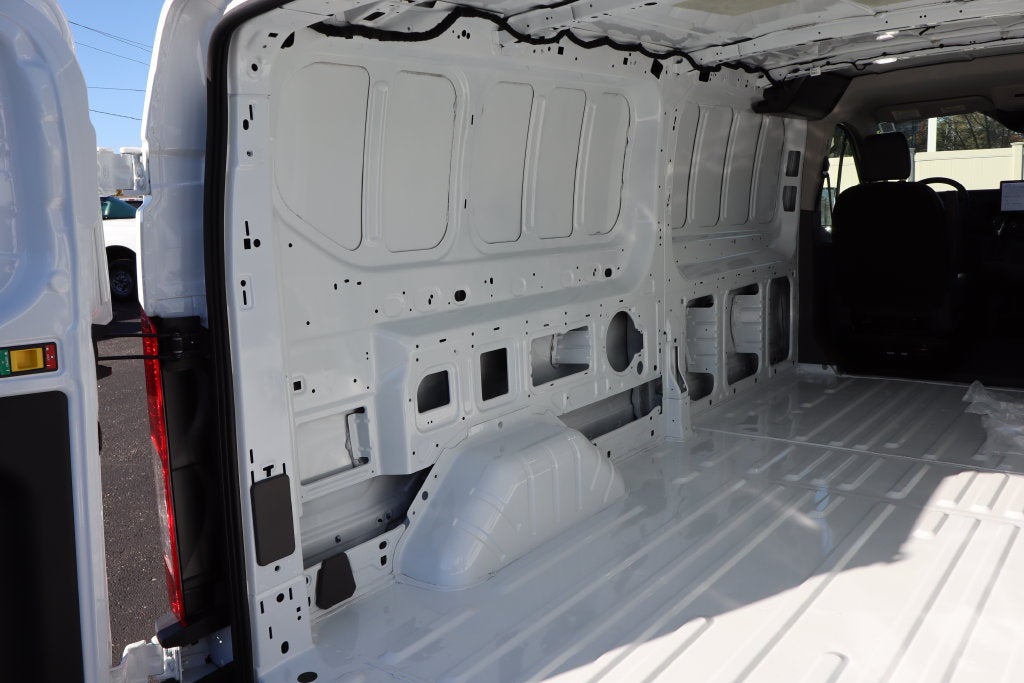 2027 Ford Transit-250 LR
