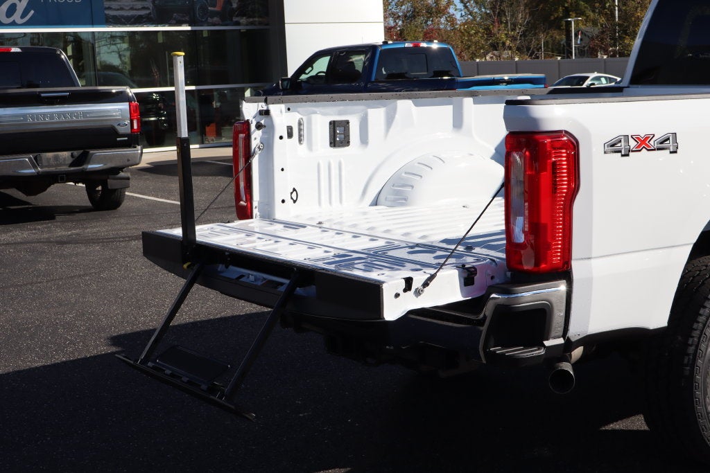 2027 Ford F-350SD XLT