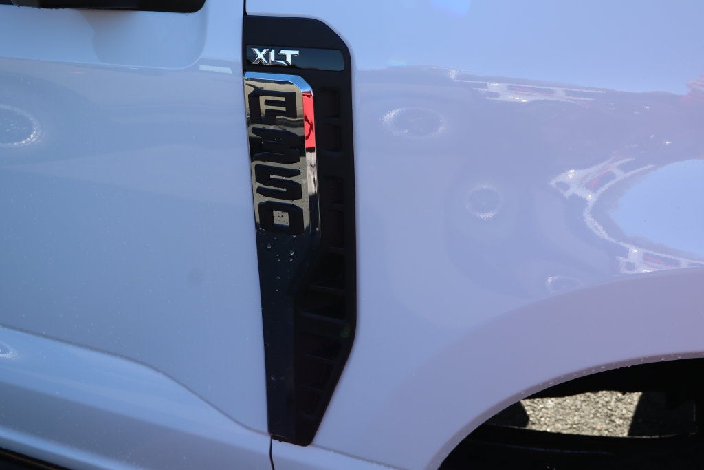 2027 Ford F-350SD XLT
