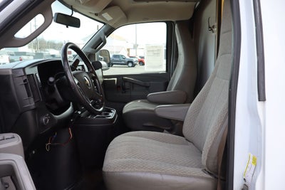 2020 Chevrolet Express 3500 Work Van Cutaway w/12.5' Supreme Cargo Box