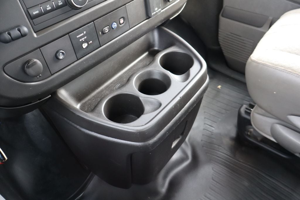 2020 Chevrolet Express 3500 Work Van Cutaway w/12.5' Supreme Cargo Box