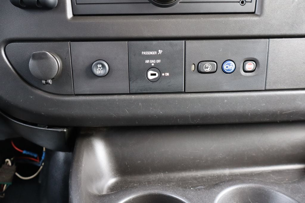 2020 Chevrolet Express 3500 Work Van Cutaway w/12.5' Supreme Cargo Box