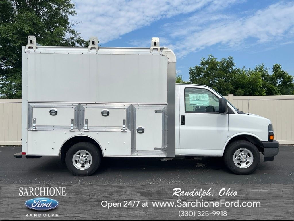 2023 Chevrolet Express 3500 Work Van Cutaway w/11' DuraCube Max Service Body