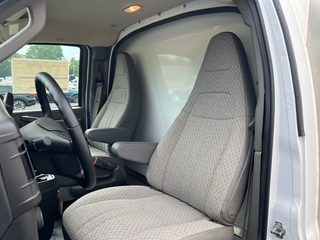 2023 Chevrolet Express 3500 Work Van Cutaway w/11' DuraCube Max Service Body