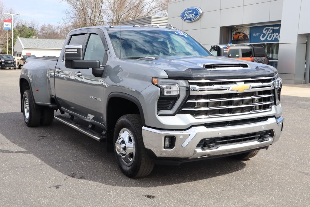 2025 Chevrolet Silverado 3500HD LTZ