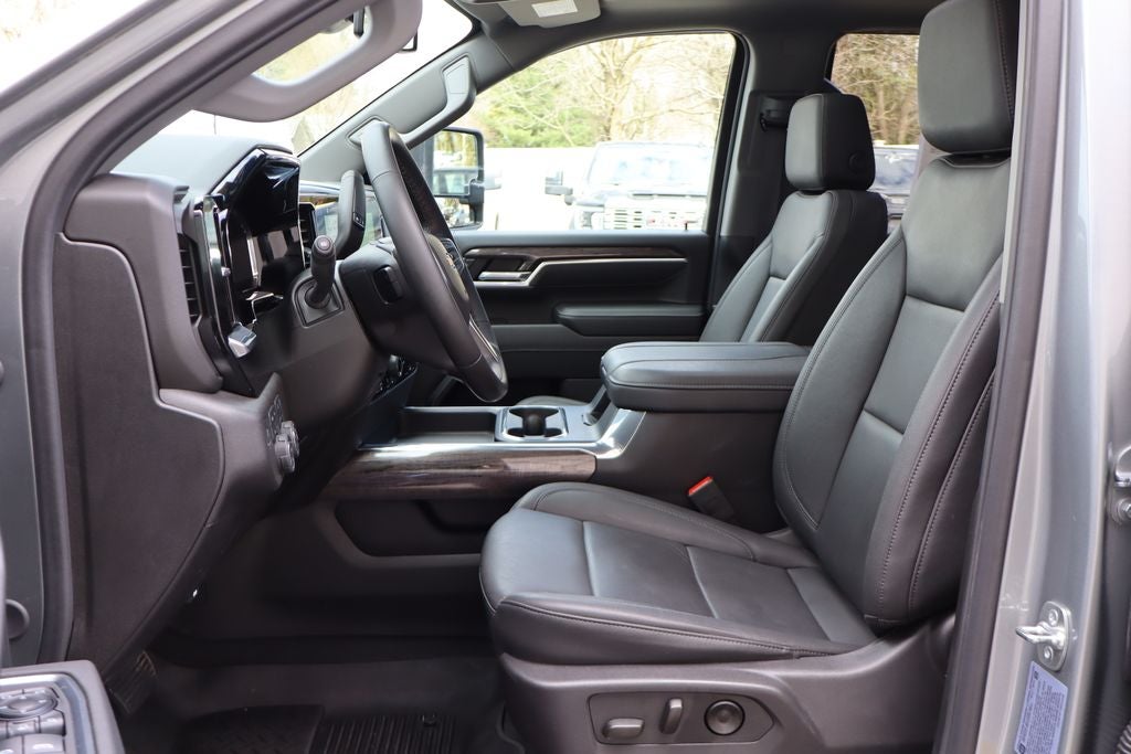 2025 Chevrolet Silverado 3500HD LTZ