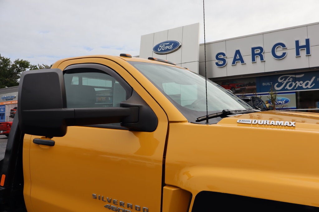 2023 Chevrolet Silverado 4500HD Work Truck DRW w/9.5' CM Flat Bed