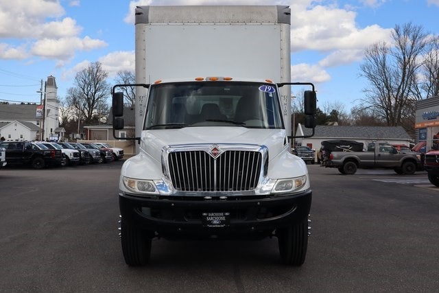 2019 International 4300 DRW w/26.5' Supreme Cargo Box