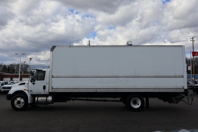 2019 International 4300 DRW w/26.5' Supreme Cargo Box