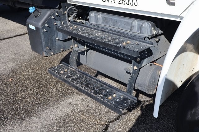 2019 International 4300 DRW w/26.5' Supreme Cargo Box