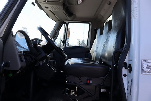 2019 International 4300 DRW w/26.5' Supreme Cargo Box