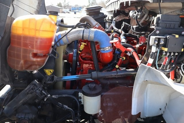 2019 International 4300 DRW w/26.5' Supreme Cargo Box