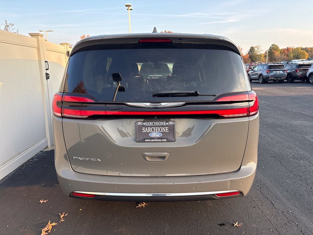 2022 Chrysler Pacifica Touring L