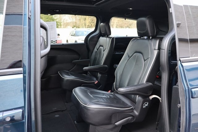 2025 Chrysler Pacifica Limited S