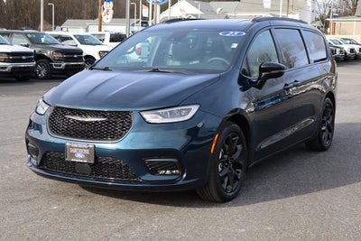 2025 Chrysler Pacifica Limited S