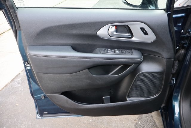 2025 Chrysler Pacifica Limited S