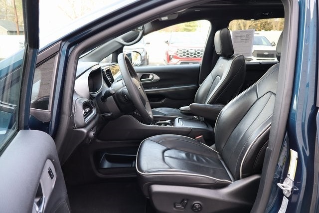 2025 Chrysler Pacifica Limited S