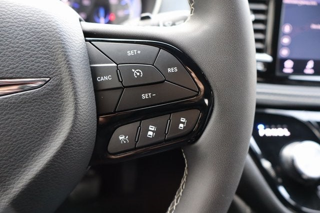 2025 Chrysler Pacifica Limited S