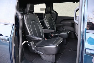 2025 Chrysler Pacifica Limited S