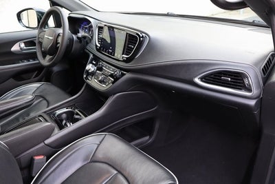 2025 Chrysler Pacifica Limited S