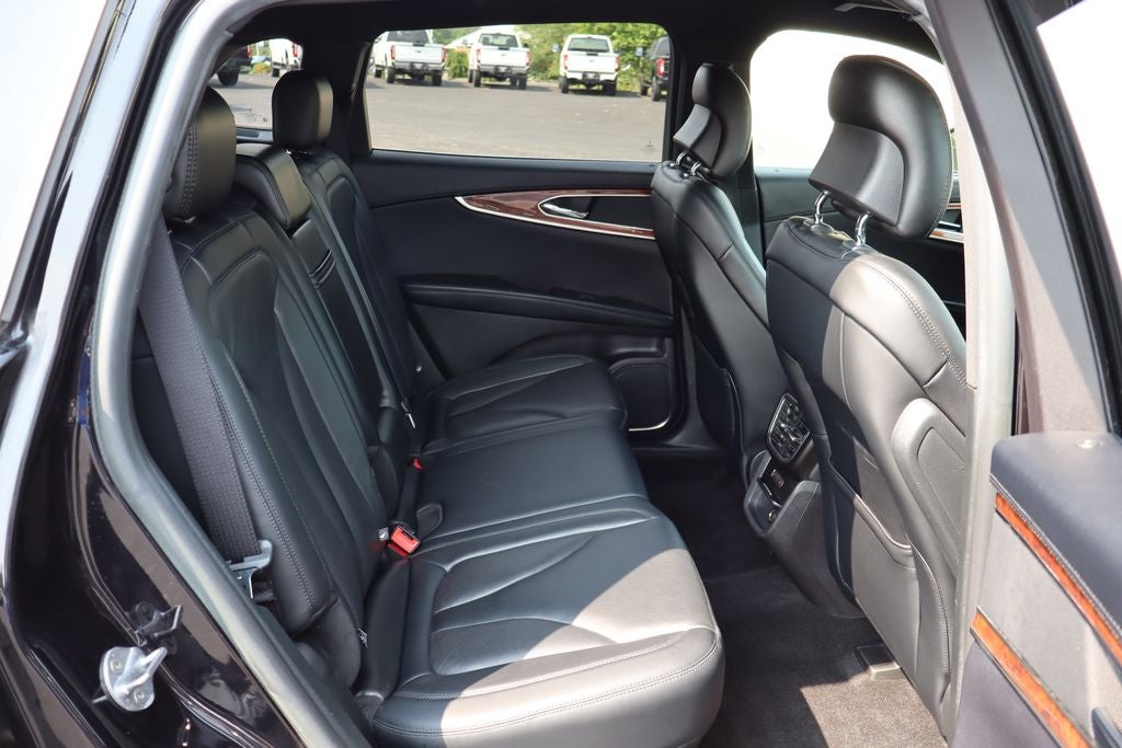 2019 Lincoln Nautilus Select