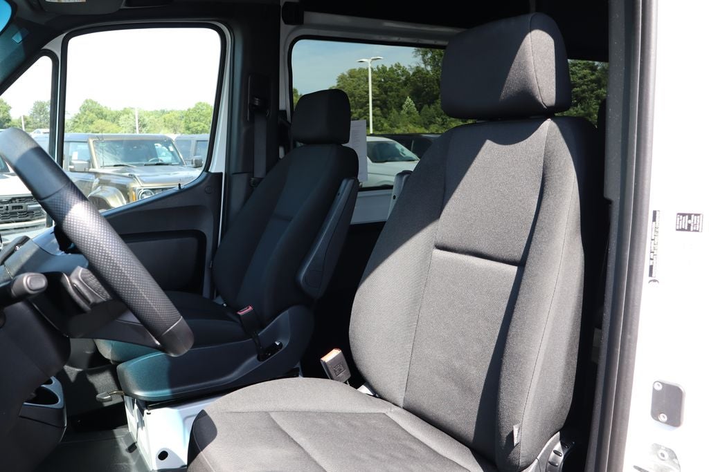 2025 Mercedes-Benz Sprinter 2500 Passenger 170 WB High Roof