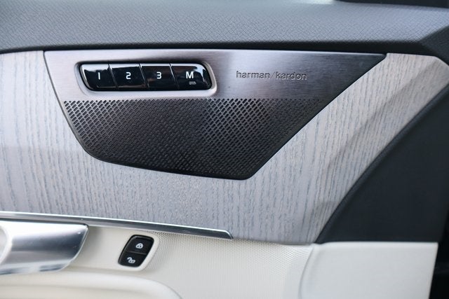 2025 Volvo XC90 B6 Plus 7-Seater