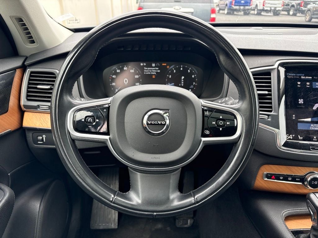 2022 Volvo XC90 T6 Momentum