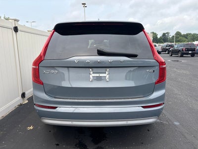 2022 Volvo XC90 T6 Momentum