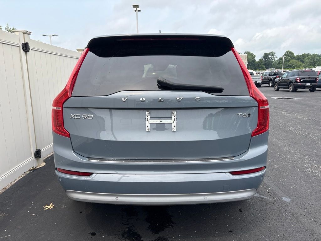 2022 Volvo XC90 T6 Momentum