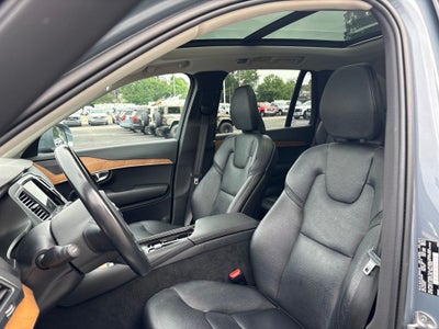 2022 Volvo XC90 T6 Momentum
