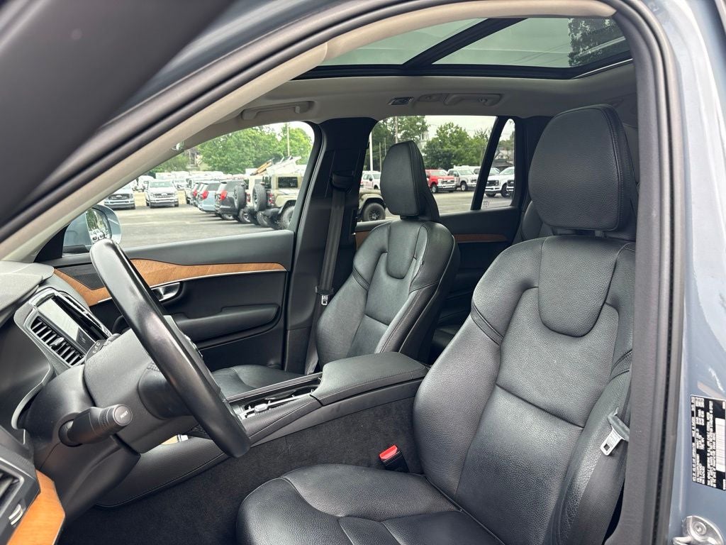 2022 Volvo XC90 T6 Momentum