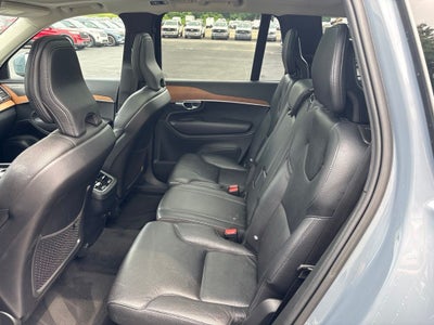 2022 Volvo XC90 T6 Momentum