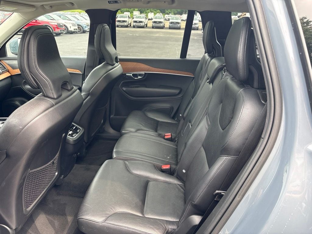 2022 Volvo XC90 T6 Momentum