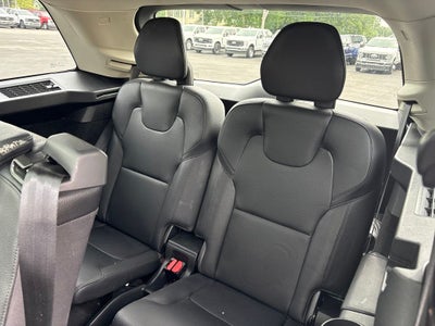 2022 Volvo XC90 T6 Momentum