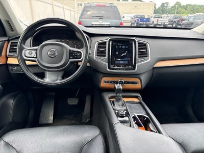 2022 Volvo XC90 T6 Momentum
