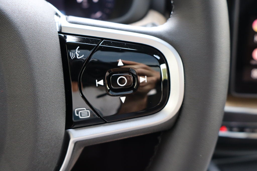 2026 Volvo XC60 B5 Plus