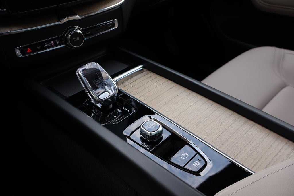 2026 Volvo XC60 B5 Plus
