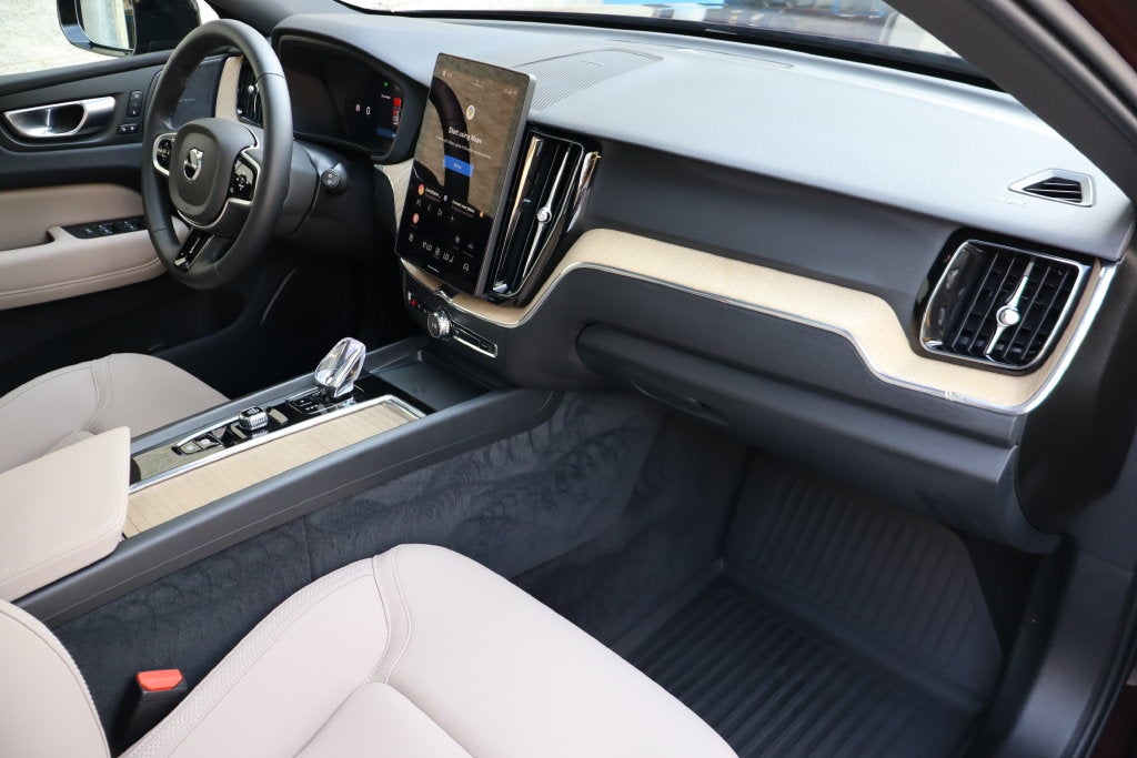 2026 Volvo XC60 B5 Plus
