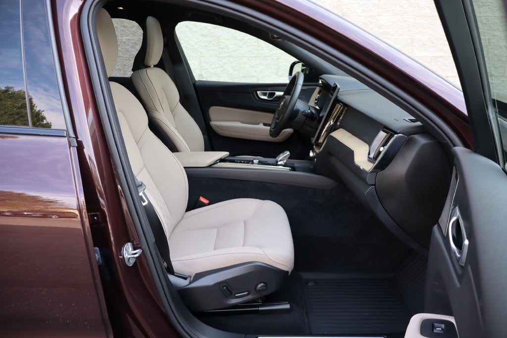 2026 Volvo XC60 B5 Plus